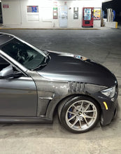 Load image into Gallery viewer, BMW F8X Carbon Fiber Vented Fenders - M3 / M4
